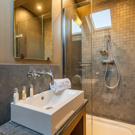 Charming One Bedroom In *